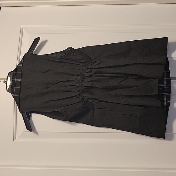 Maternity sleeveless shirt (Bundle and offer for all Maternity items) - Picture 2 of 3